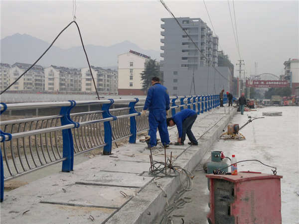浦东不锈钢复合管护栏常见问题及解决方案